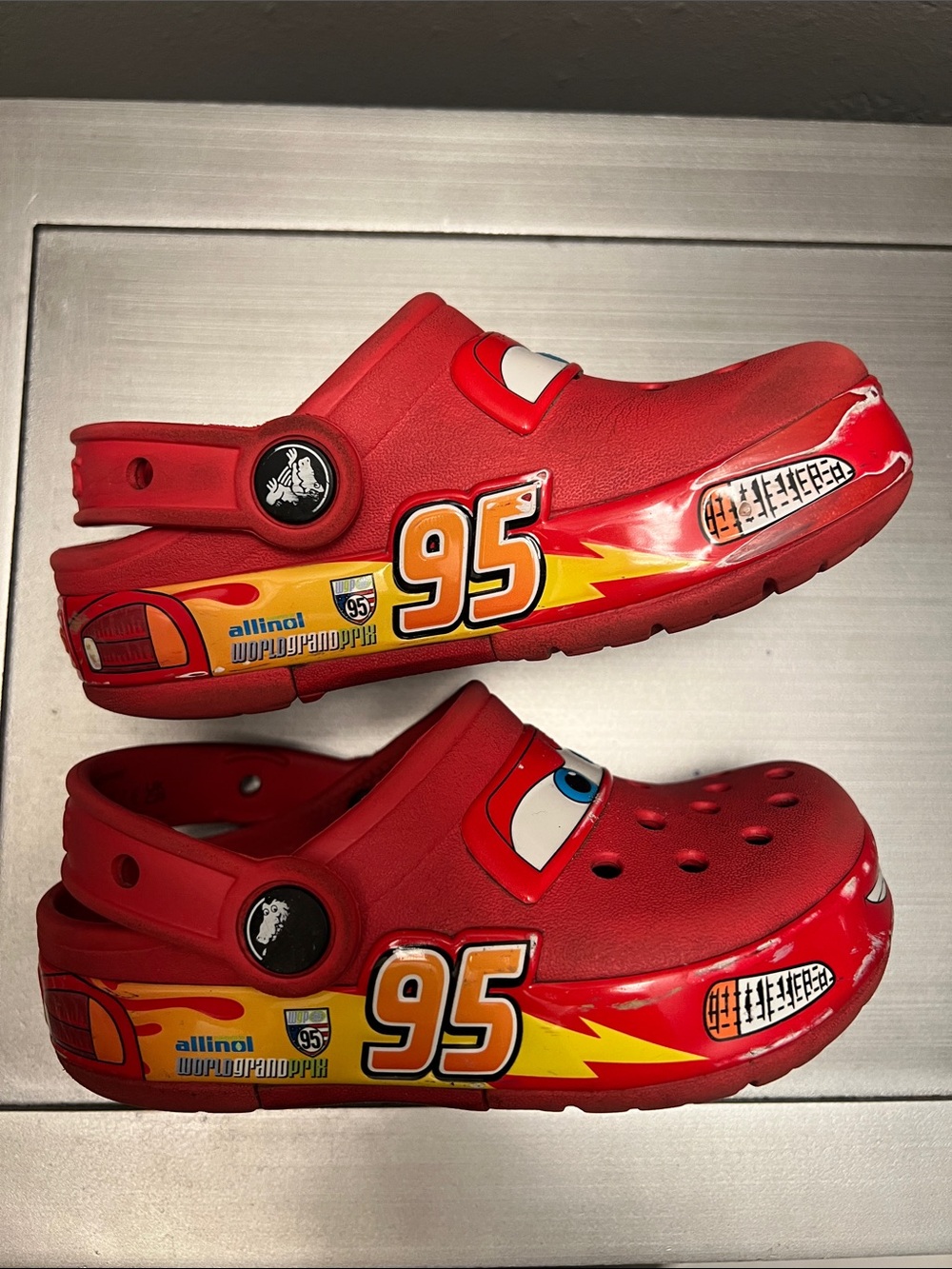 Lightning McQueen Classic Clog Crocs kids size c10. 100% authentic - Picture 13 of 15